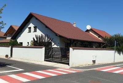 Casă individuală cu 3 camere cu Canalizare în Central - 2