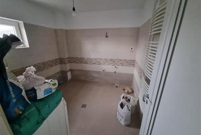 Casa independenta pe 2 nivele, 4 camere, 2 bai, debara cu 3 arii teren  in Sancr - 3