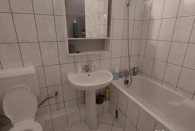 Apartament cu 2 camere decomandat în Titan