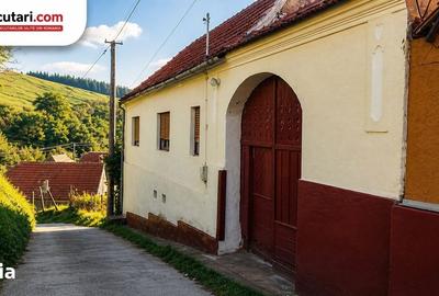 Casă cu 4 camere cu Teren 1296 Mp în Poiana Sibiului - 1