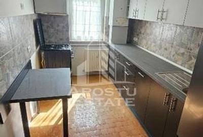 Apartament cu 3 camere decomandat în Lipovei