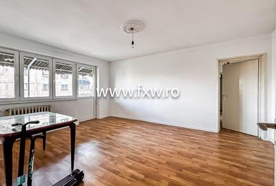 Apartament cu 3 camere semidecomandat în Drumul Taberei