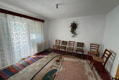 Apartament 4 camere , etaj 2, zona Sud - Paco, liber - 8