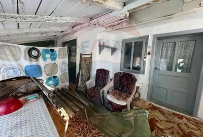 Casă cu 4 camere cu Teren 1000 Mp în Mihălceni - 1