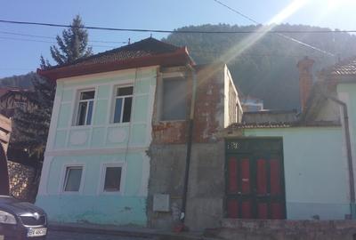 CASA SINGUR CURTE DE RENOVAT  cu teren 297 mp -ZONA PIATA UNIRII- comision 0% - 2
