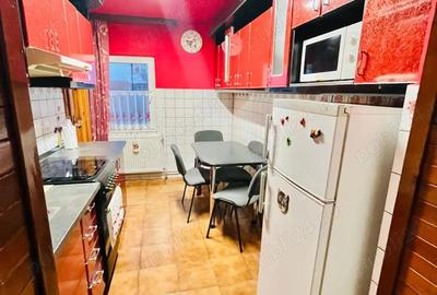 Se vinde apartament 3 camere decomandat. - 2