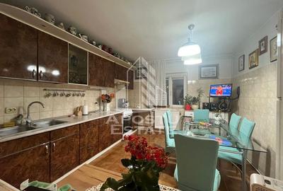Apartament cu 3 camere si 2 bai, decomandat in zona Girocului - 2