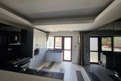 Apartament cu 3 camere decomandat, mobilat în Moșilor