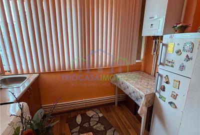 Apartament cu 3 camere decomandat în Sărari - 3