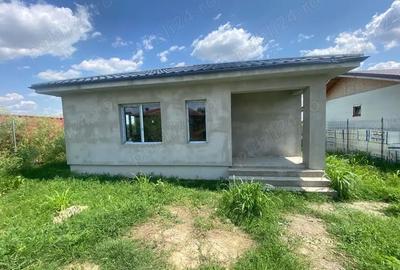 Casă cu 3 camere cu Teren 290 Mp în Sintești - 9