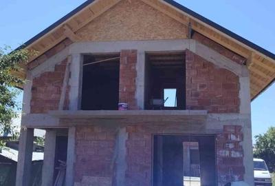 Casă cu 4 camere cu Teren 600 Mp în Cornu