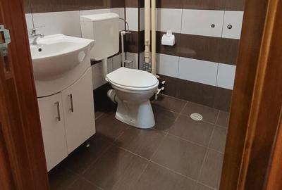 Spațiu comercial, de 25 mp, în Central - 9