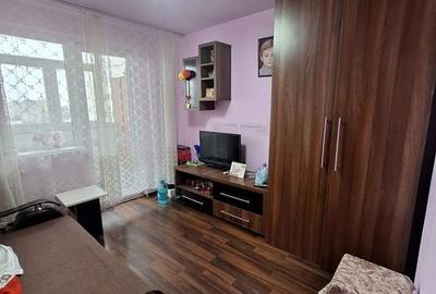Apartament cu 2 camere decomandat în Titan