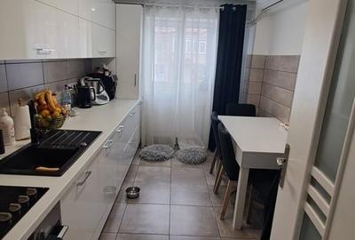Apartament cu 4 camere decomandat în Progresul - 1