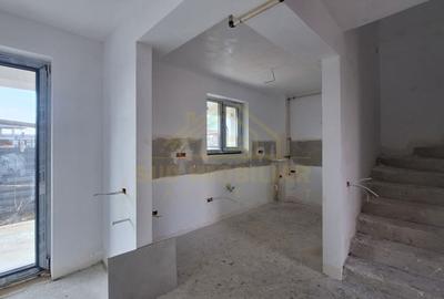 Casă cu 4 camere cu Canalizare în Central - 7