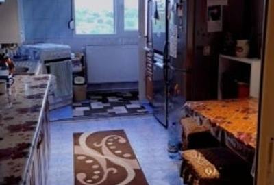 Industriei , Ap.3 cam , et.4 , 76 mp , decomandat , confort 1 - 4