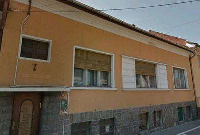 Casa centrala singur in curte - 8