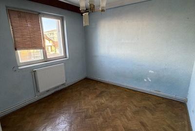 Apartament cu 3 camere semidecomandat în Central - 8