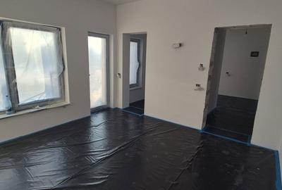 Casă cu 4 camere cu Teren 500 Mp în Km 5 - 12