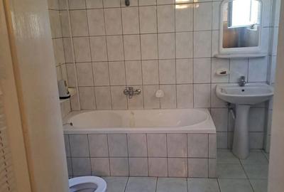 Casă cu 8 camere cu Canalizare în Semicentral - 4