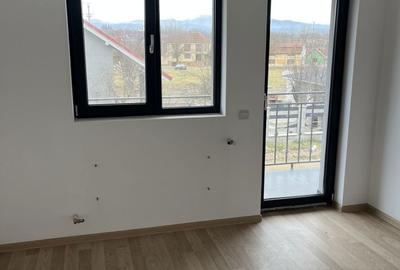 Casă cu 4 camere cu Teren 250 Mp în Central - 11