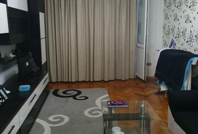 De vanzare in str.Nicolae Balcescu,apartament cu 2 camere,parter cu balcon . - 1