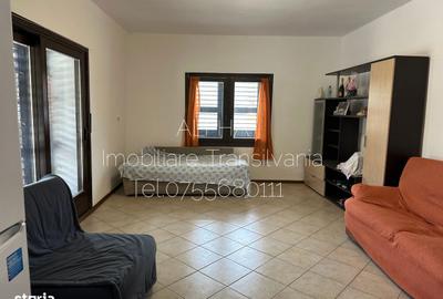 Casă cu 5 camere cu Teren 3200 Mp în Central - 3