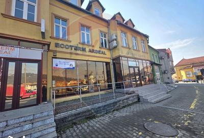 Spațiu comercial, de 120 mp, în Central - 8