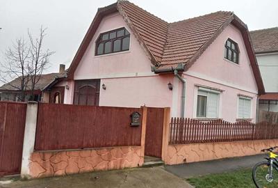 Casă cu 4 camere cu Teren 1000 Mp în Salonta - 9