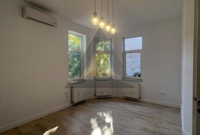 Casă individuală cu 10 camere cu Canalizare în Capitale - 3