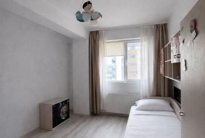 Apartament cu 3 camere decomandat în Roșu