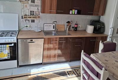 Casă cu 5 camere în Borlovenii Noi