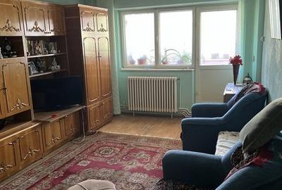 Apartament cu 3 camere decomandat în Calarași 4