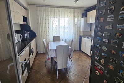 Apartament cu 4 camere decomandat în Central - 3
