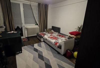 Apartament cu 3 camere decomandat în Central - 1