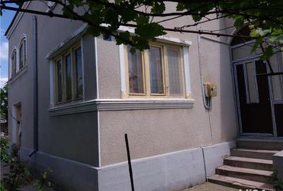 Casă cu 6 camere cu Teren 1000 Mp în Putineiu - 8