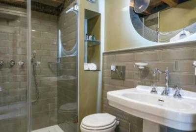 Casă cu 6 camere cu Canalizare în Central - 10