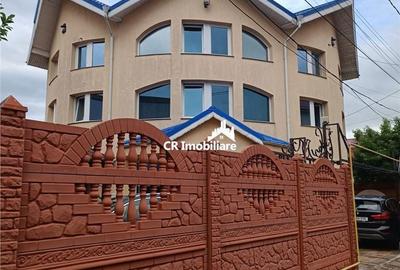 Casă cu 5 camere cu Teren 313 Mp în Central - 9