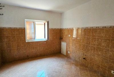 Casă cu 6 camere cu Canalizare în Central - 3