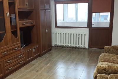 Garsonieră decomandată în Poarta 6 - 13