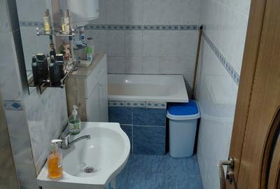 Apartament cu 2 camere semidecomandat în Craiovița Nouă