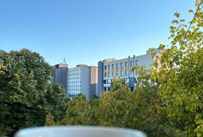 Apartament cu 3 camere decomandat în 1 Mai