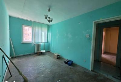 Apartament cu 3 camere decomandat în Piața Centrală - 4