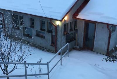 Casă cu 6 camere cu Teren 1000 Mp în Soveja - 2