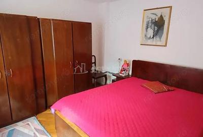 Casă cu 8 camere cu Teren 232 Mp în Rahova - 9