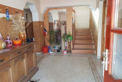 Casă cu 4 camere cu Teren 340 Mp în Central - 2