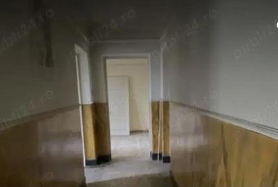 Apartament cu 2 camere decomandat în Coman - 3
