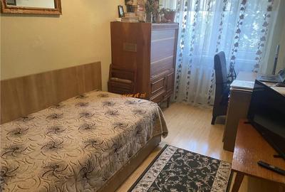 Apartament 3 camere , zona Scoala 10- Sala Polivalenta, et 4 - 9