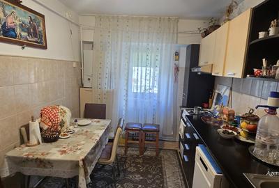 Apartament 3 camere zona Primaverii etaj 1 - 5