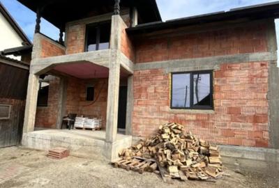 Casă cu 5 camere cu Teren 3100 Mp în Măneuți - 11